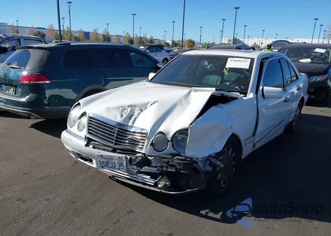 1997 Mercedes-Benz E 320 из США, поврежденный, VIN WDBJF55FXVJ026005